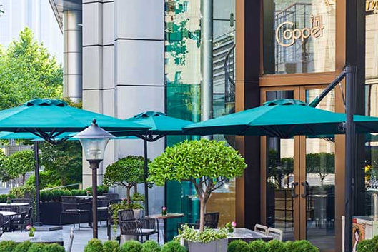 Hotel-Conrad-Shanghai-bistro-aussen