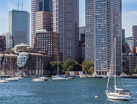boston-skyline-vom-wasser-aus-gesehen